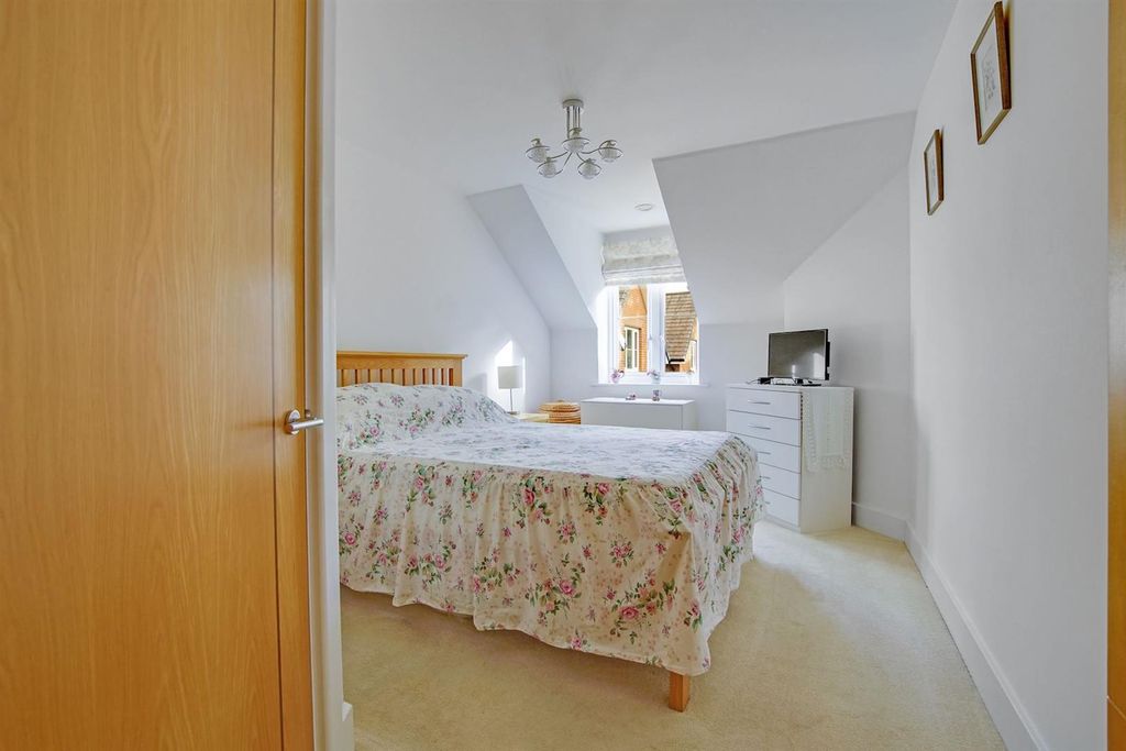 Additional image 7 of 2 bed flat for saleSt. Pauls Cray Road, Chislehurst BR7