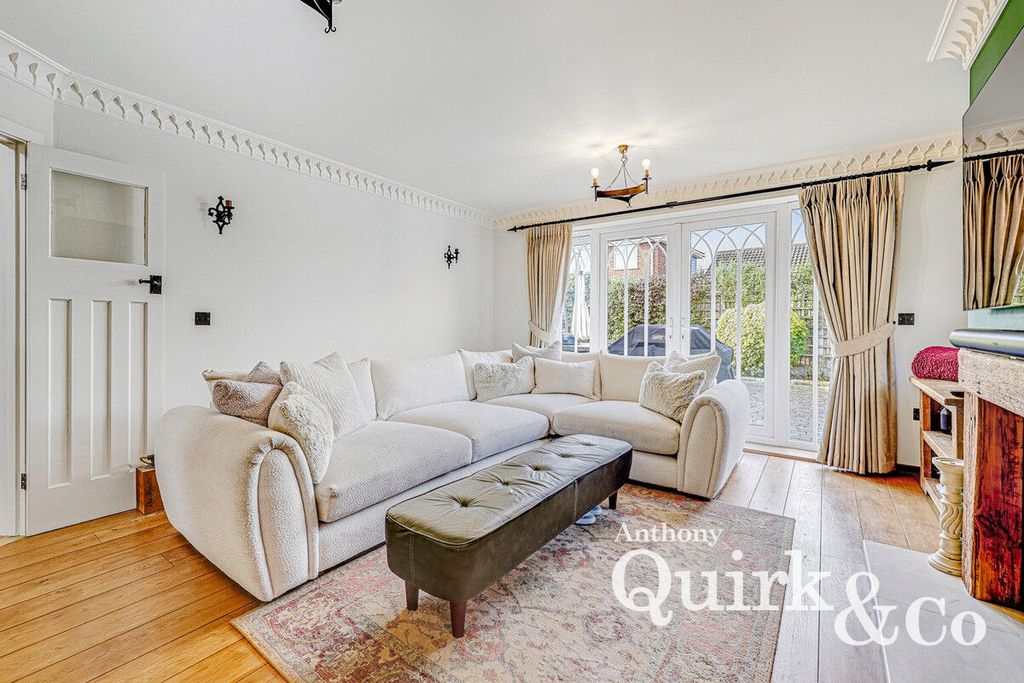 Additional image 5 of 4 bed detached house for saleHannett Road, Canvey Island SS8