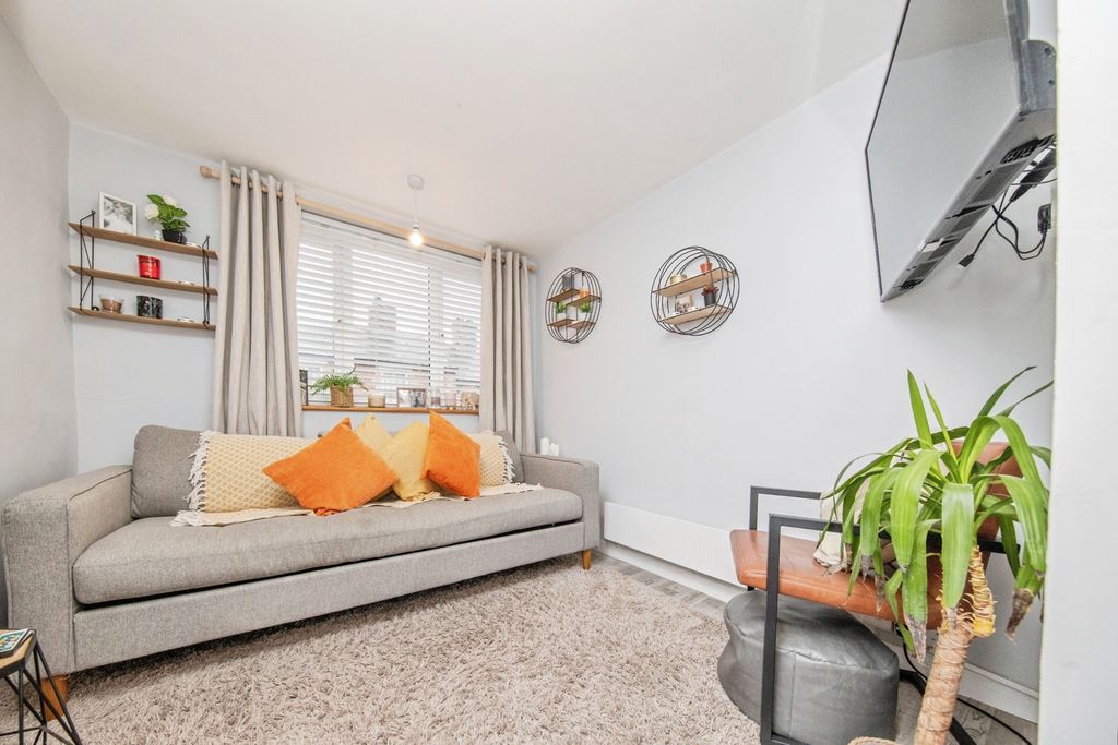 Additional image 9 of 2 bed flat for saleStation Road, Sudbury, Suffolk CO10