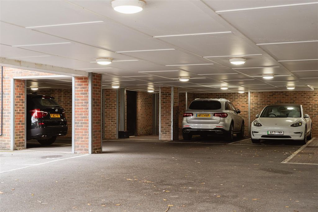 Additional image 13 of 2 bed flat for saleCoulsdon Road, Caterham CR3