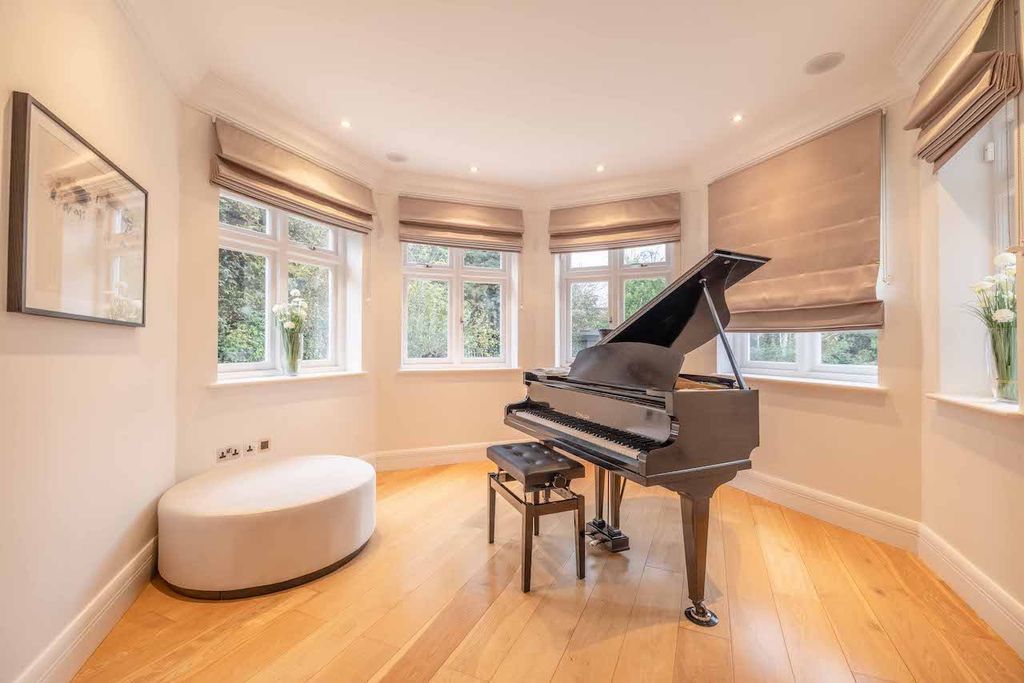 Additional image 9 of 6 bed detached house for saleBurtons Way, Chalfont St Giles HP8