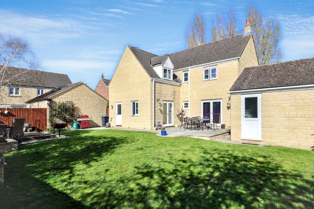Additional image 27 of 4 bed detached house for sale4 Hatwell Row, Carterton OX18