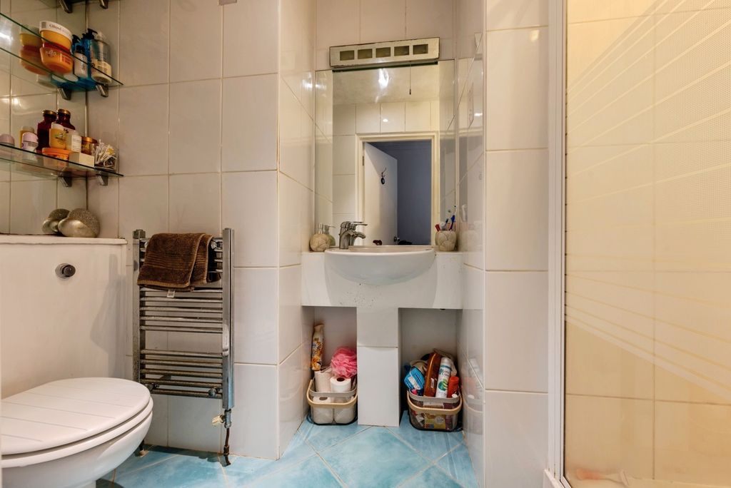 Additional image 11 of 2 bed flat for saleFernleigh Road, Wadebridge, Cornwall PL27