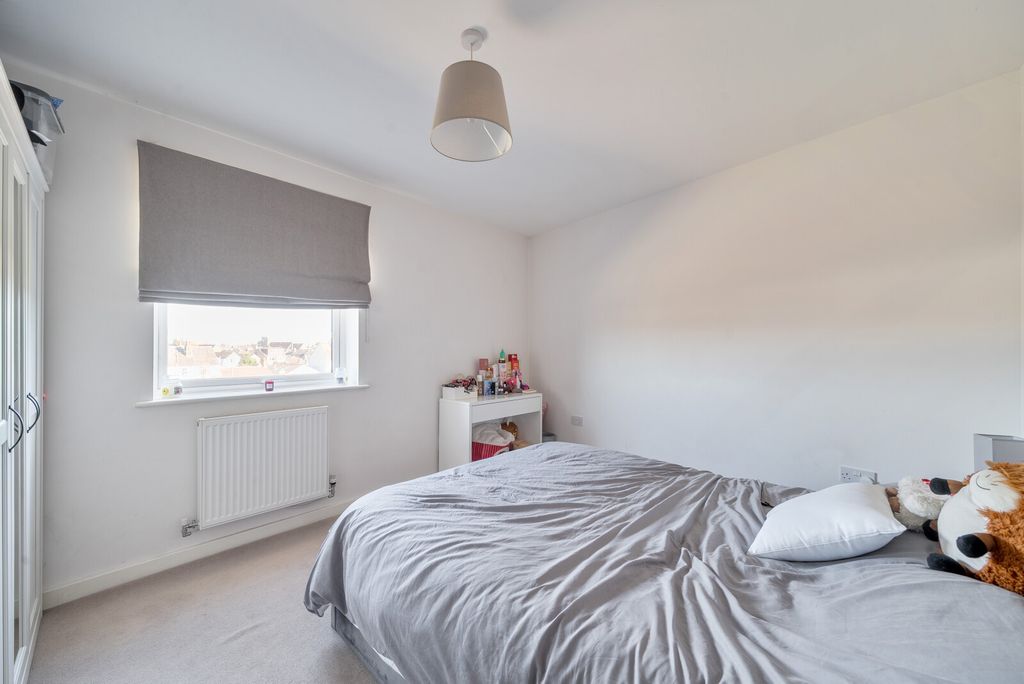 Additional image 11 of 2 bed flat for saleKennett Lane, Chertsey KT16