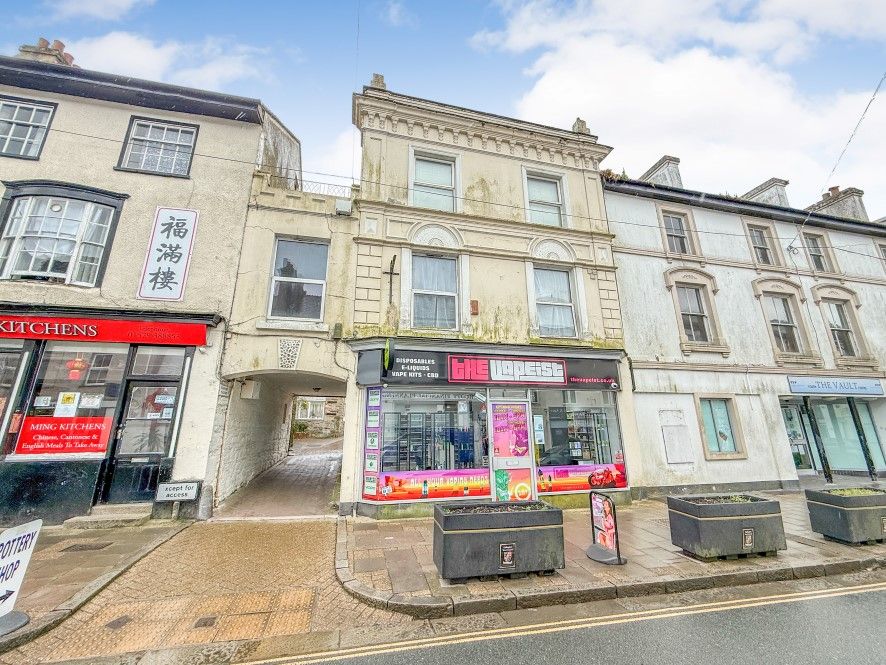 1 bed flat for saleFlat 2, 12 Fore Street, Callington, Cornwall PL17