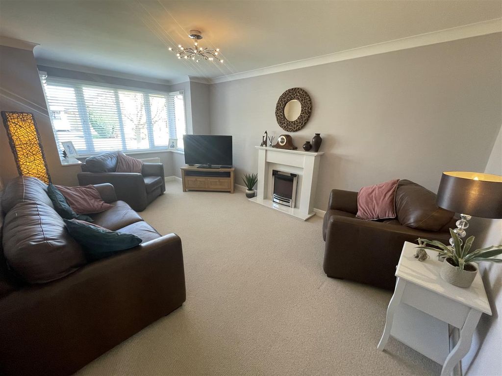 Additional image 2 of 6 bed detached house for saleLindisfarne Close, Chester Le Street DH2
