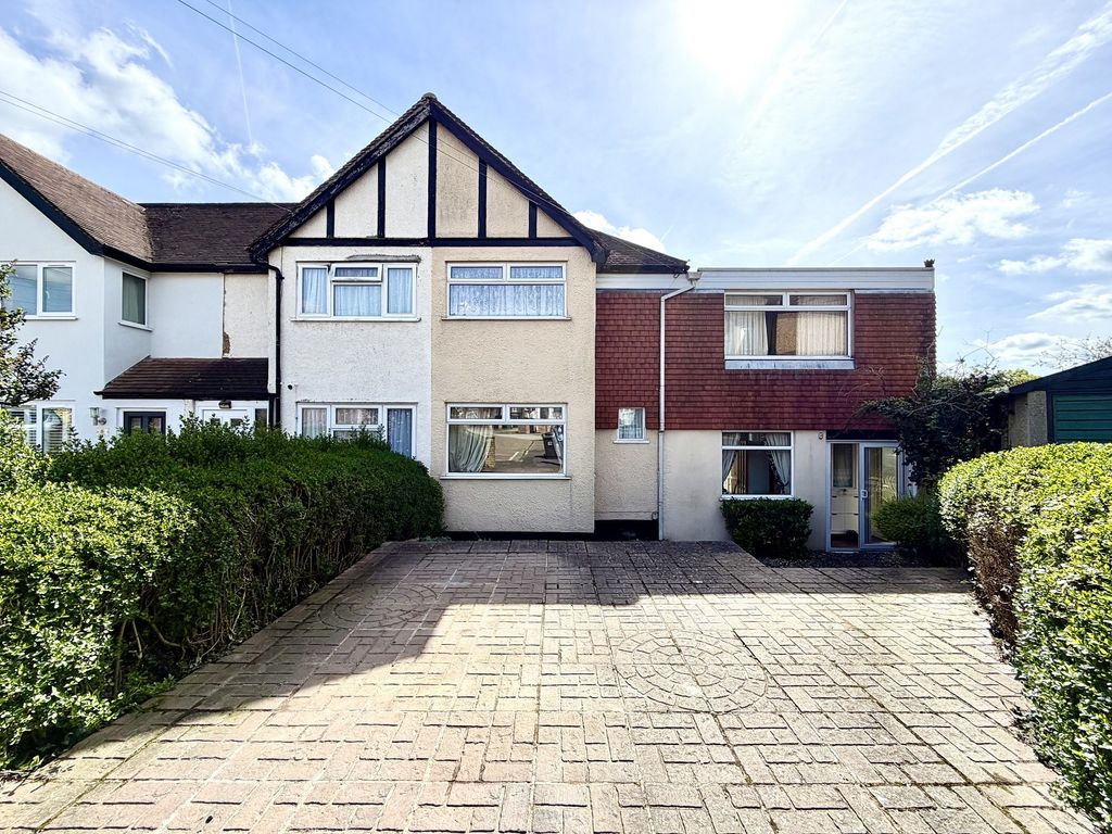 3 bed end terrace house for saleClippesby Close, Chessington, Surrey. KT9