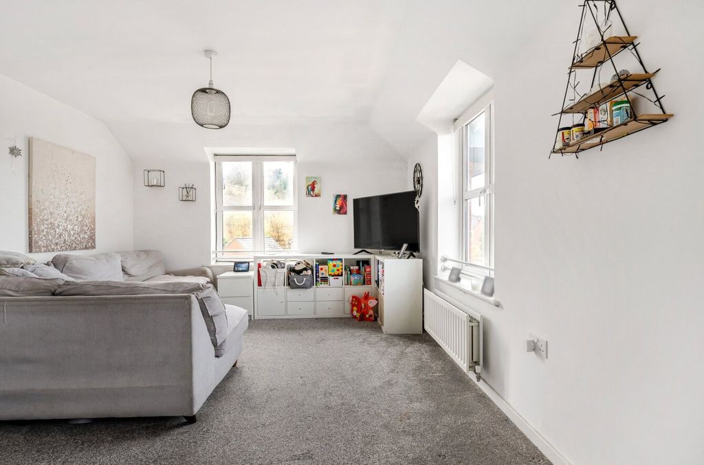 Additional image 7 of 2 bed flat for saleCunetio Gardens, White Horse Road, Marlborough SN8