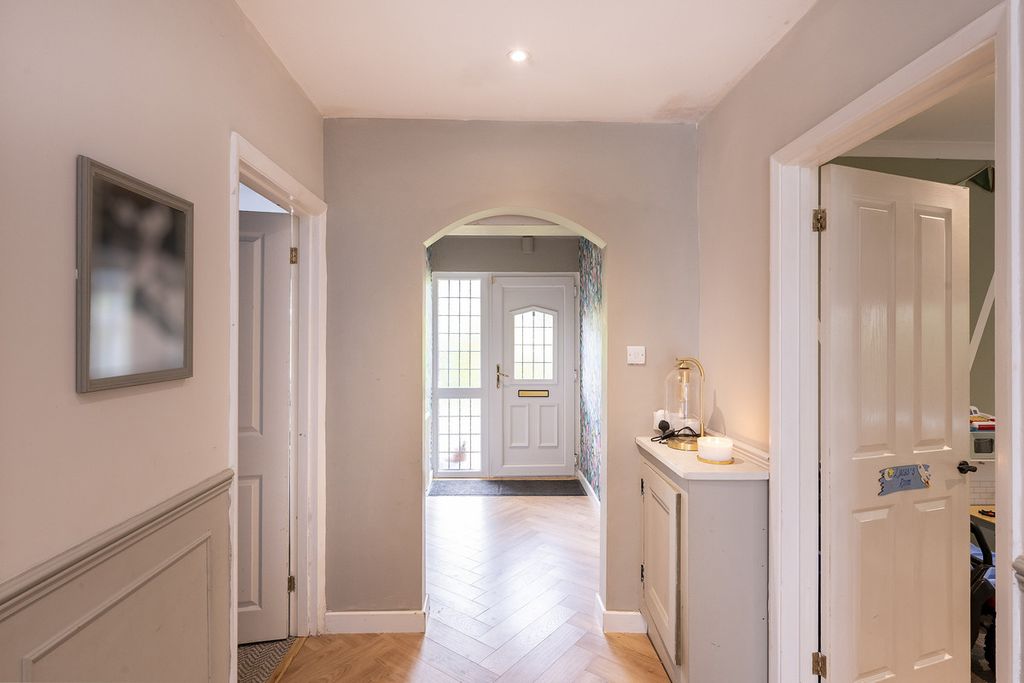 Additional image 3 of 4 bed detached house for saleChestnut Avenue, Chesham HP5