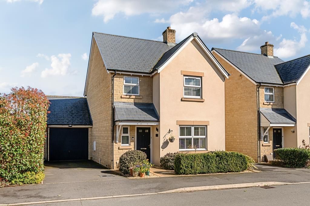 3 bed link detached house for saleSwinbrook Park, Carterton, Oxfordshire OX18