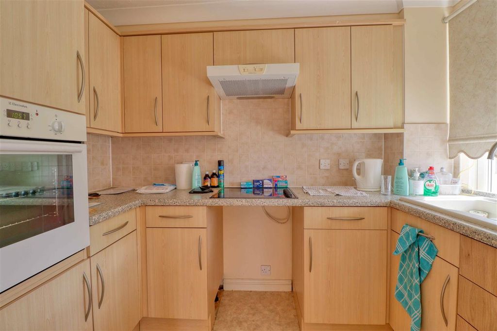 Additional image 3 of 2 bed flat for saleImperial Court, Clacton On Sea CO15