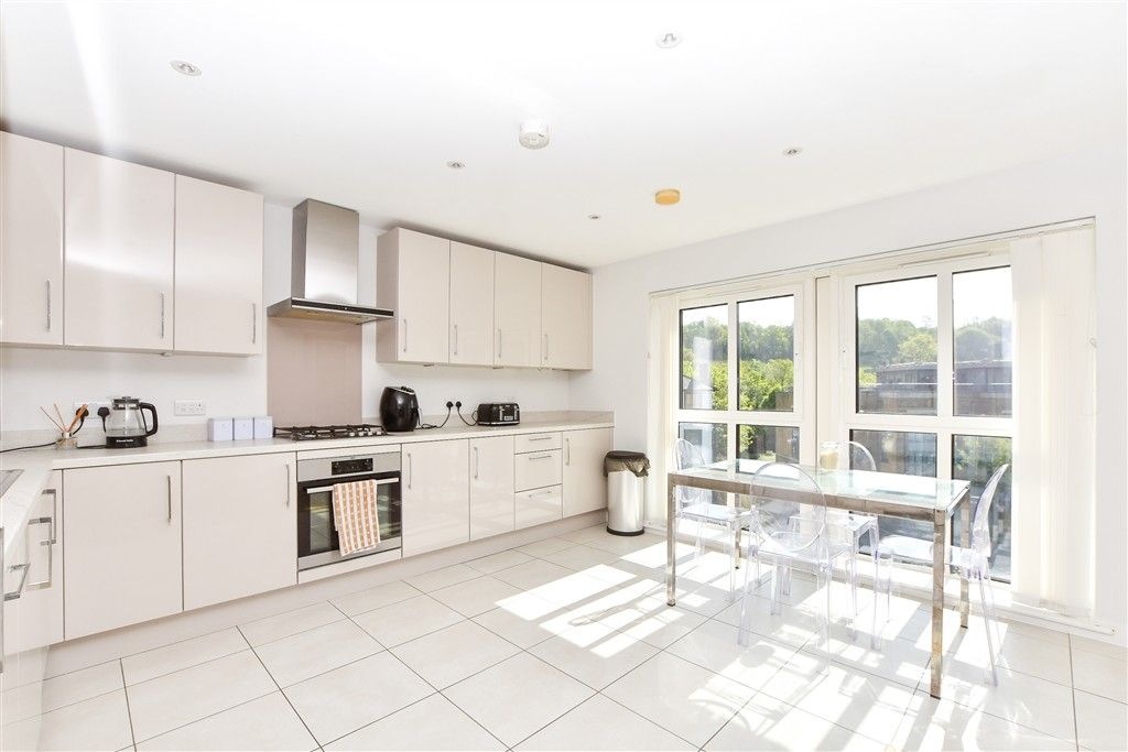 2 bed flat for saleGodstone Road, Caterham, Surrey CR3