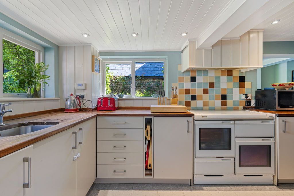 Additional image 9 of 4 bed semi-detached house for saleWhyke Road, Chichester PO19