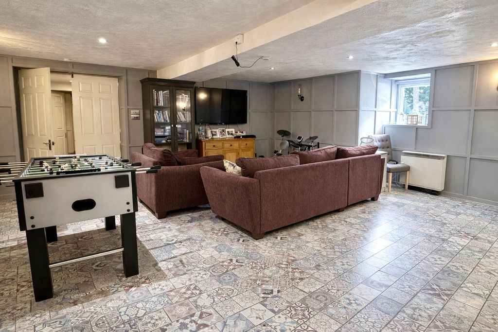 Additional image 14 of 4 bed detached bungalow for saleWalkers Ridge, Camberley GU15