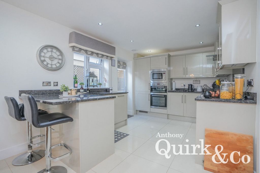 Additional image 2 of 4 bed detached house for saleChurch Parade, Canvey Island SS8