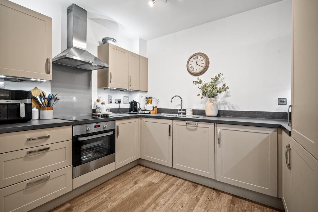 Additional image 15 of 2 bed flat for saleChertsey, Surrey KT16