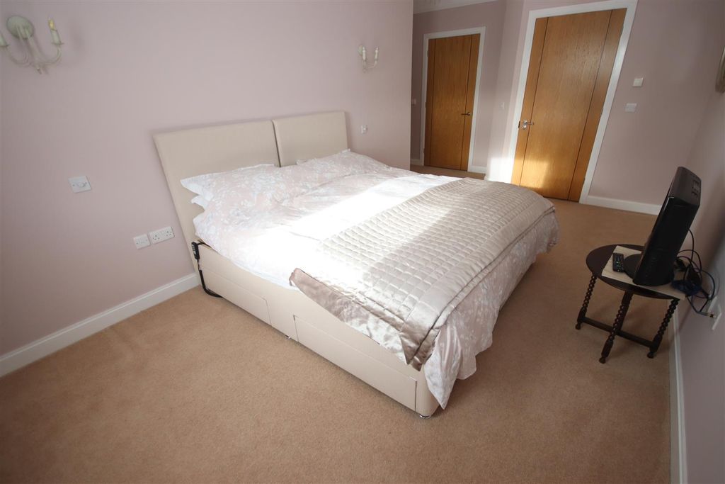Additional image 8 of 2 bed flat for saleWestmead Lane, Chippenham SN15