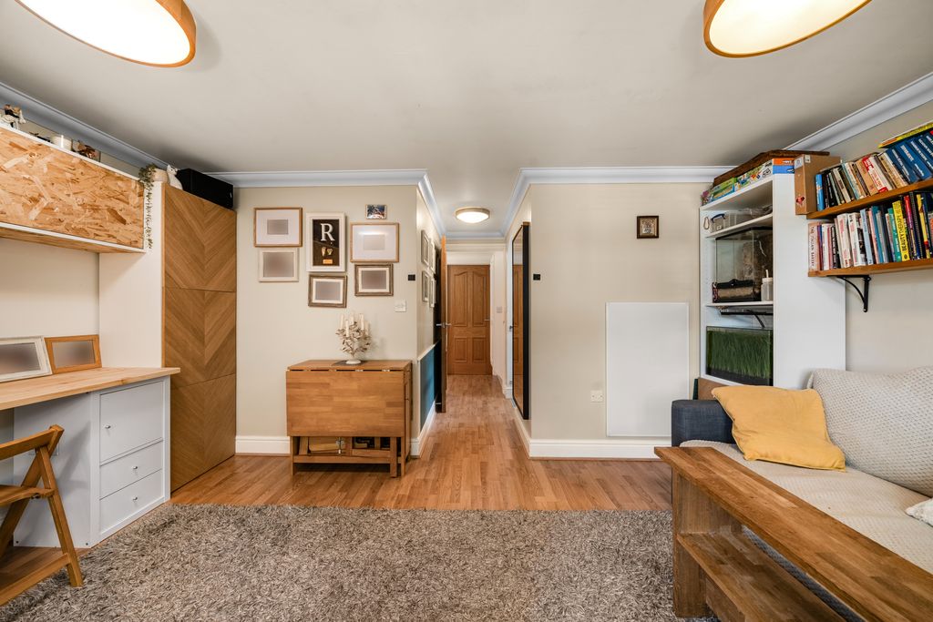 Additional image 6 of 2 bed flat for saleChertsey, Surrey KT16