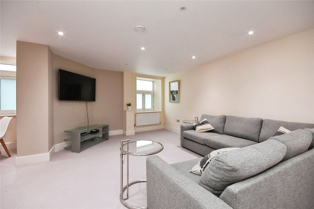 Additional image 12 of 2 bed flat for saleHigh Street, Chelmsford, Essex CM1
