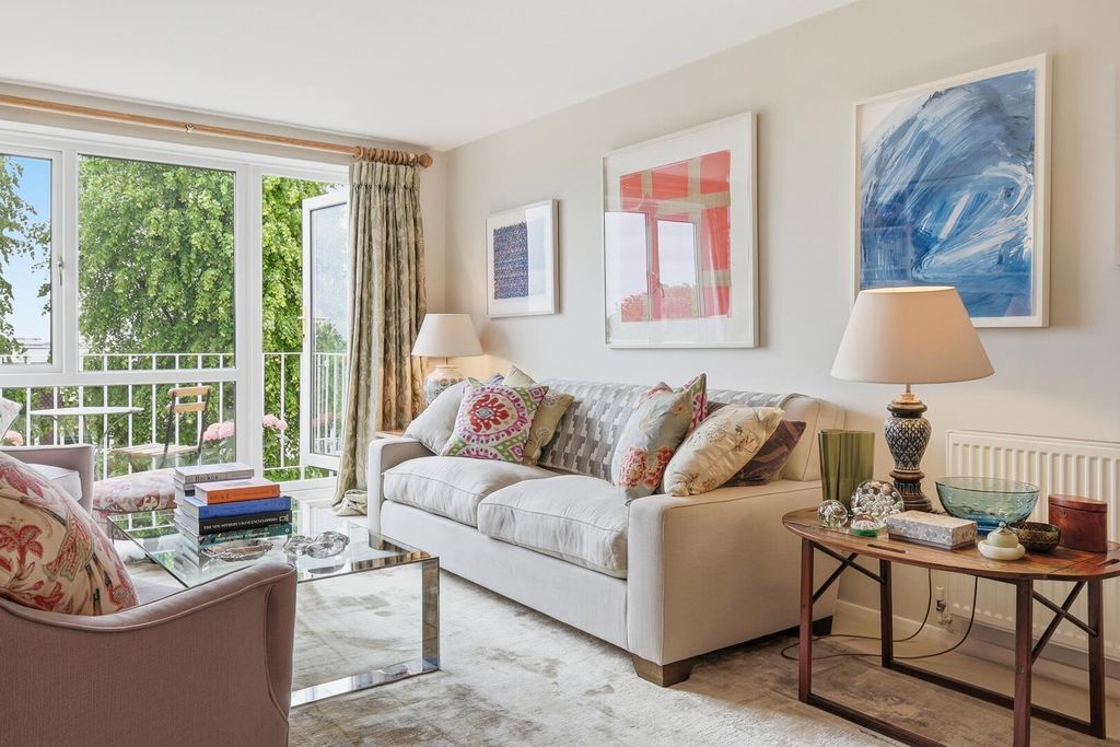 Additional image 4 of 1 bed flat for saleGreenhill, High Road, Buckhurst Hill IG9