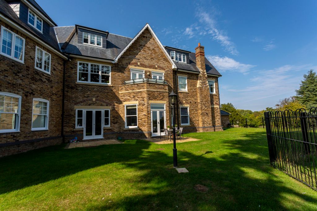 Additional image 40 of 2 bed flat for salePoulter Park, Bishopsford Road, Morden SM4