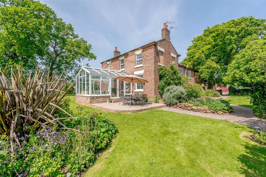 Additional image 2 of 7 bed equestrian for saleBackford, Chester CH2