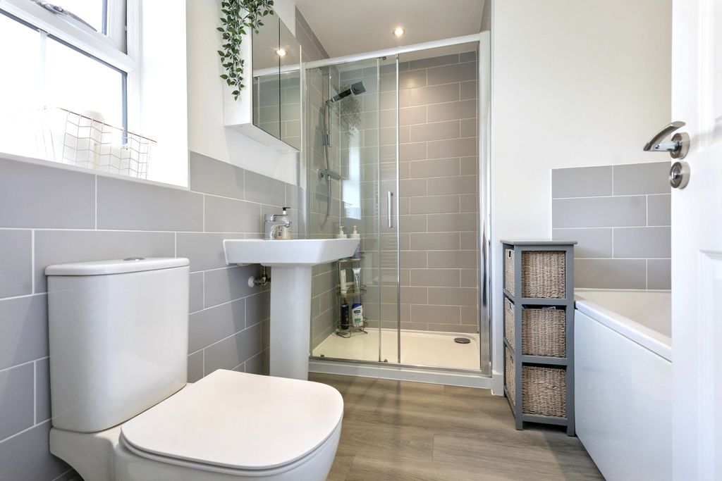 Additional image 21 of 4 bed detached house for sale71 Swinbrook Road, Carterton OX18