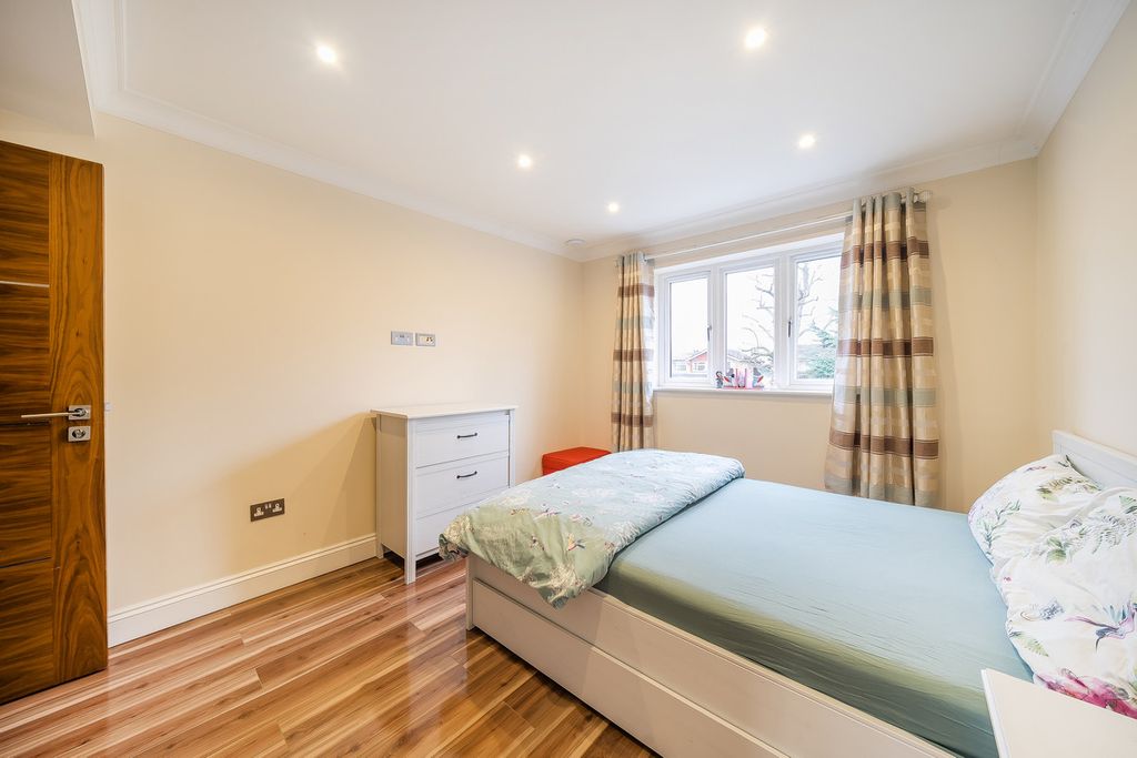 Additional image 20 of 5 bed detached house for saleHeathfield Road, Bushey WD23