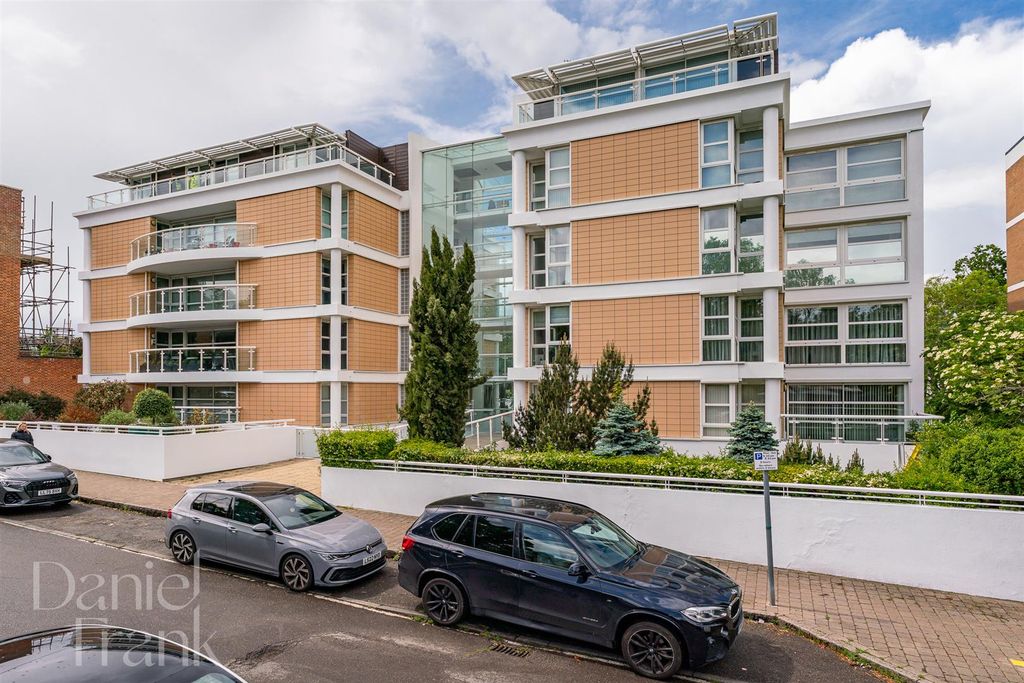 Additional image 23 of 2 bed flat for saleHigh Road, Chigwell IG7