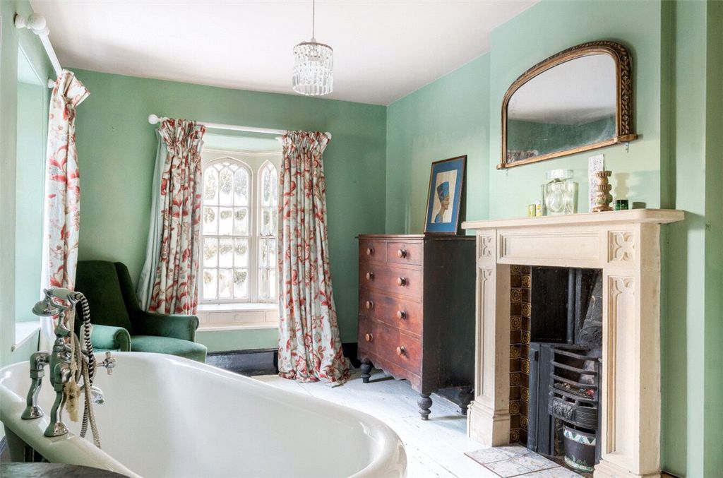 Additional image 13 of 8 bed detached house for saleCastlefields, Calne, Wiltshire SN11