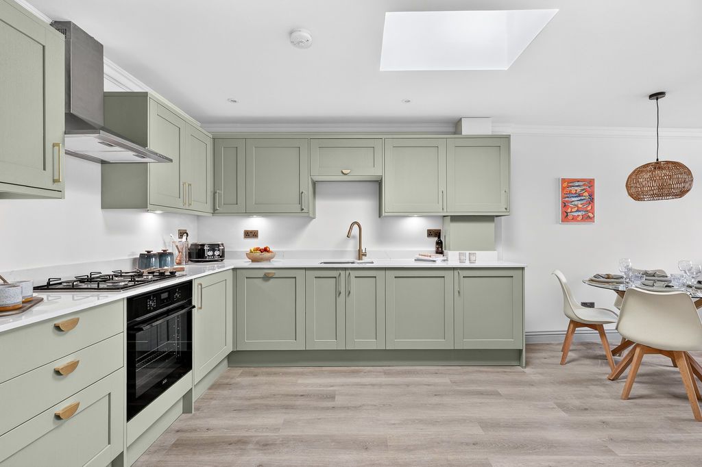 Additional image 4 of 2 bed flat for saleGuildford Street, Chertsey KT16