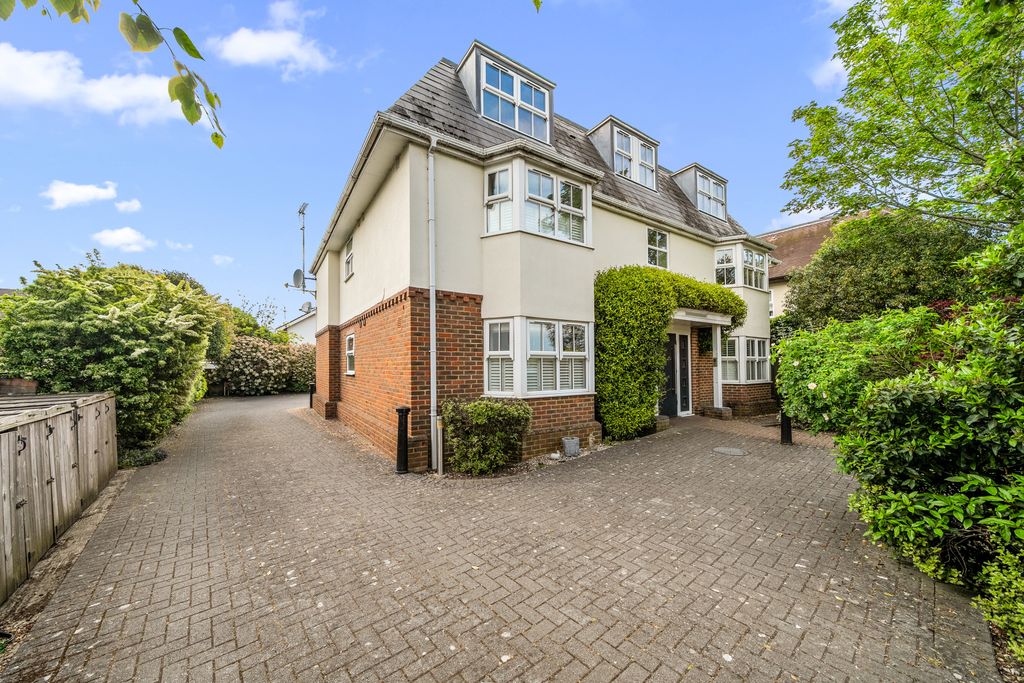 Additional image 22 of 2 bed flat for saleChertsey, Surrey KT16