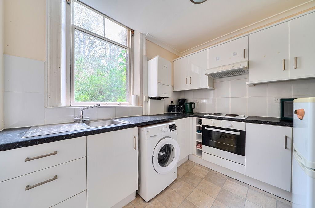 Additional image 9 of 1 bed flat for saleLower Camden, Chislehurst, Kent BR7