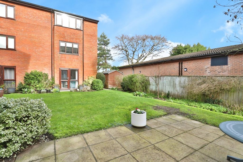 1 bed flat for salePurewell, Christchurch, Dorset BH23