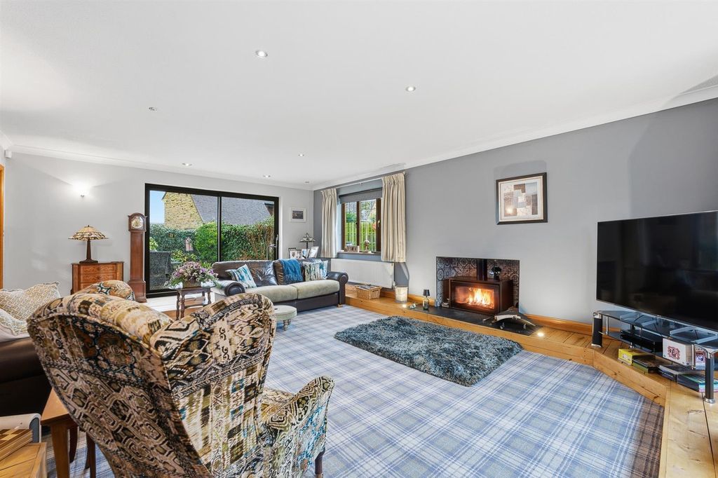 Additional image 9 of 6 bed detached house for saleRye Flatt Lane, Chesterfield S40