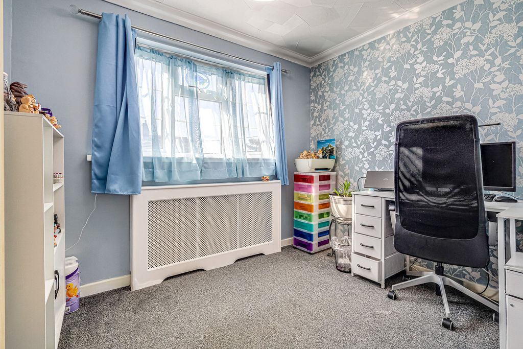 Additional image 20 of 5 bed semi-detached house for saleLylt Road, Canvey Island SS8