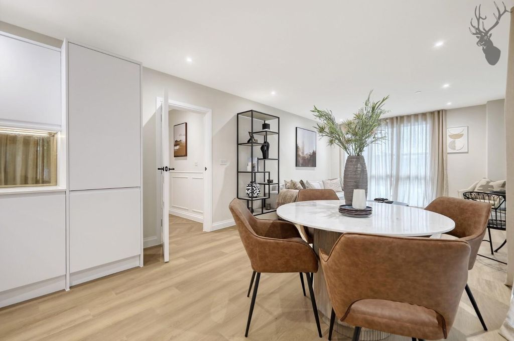 Additional image 9 of 2 bed flat for saleHigh Road, Chigwell IG7