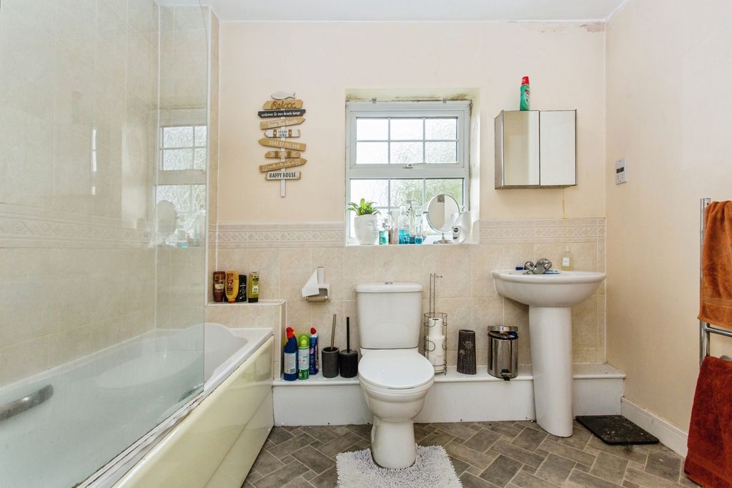 Additional image 5 of 2 bed flat for saleMaple House, Denham Wood Close, Chorley, Lancashire PR7