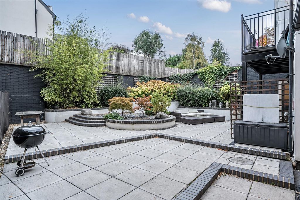Additional image 7 of 2 bed flat for saleNicole Lodge, 2 Carshalton Park Road, Carshalton SM5