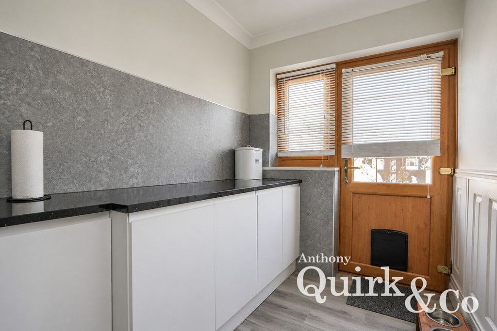 Additional image 18 of 4 bed detached house for salePrince William Avenue, Canvey Island SS8