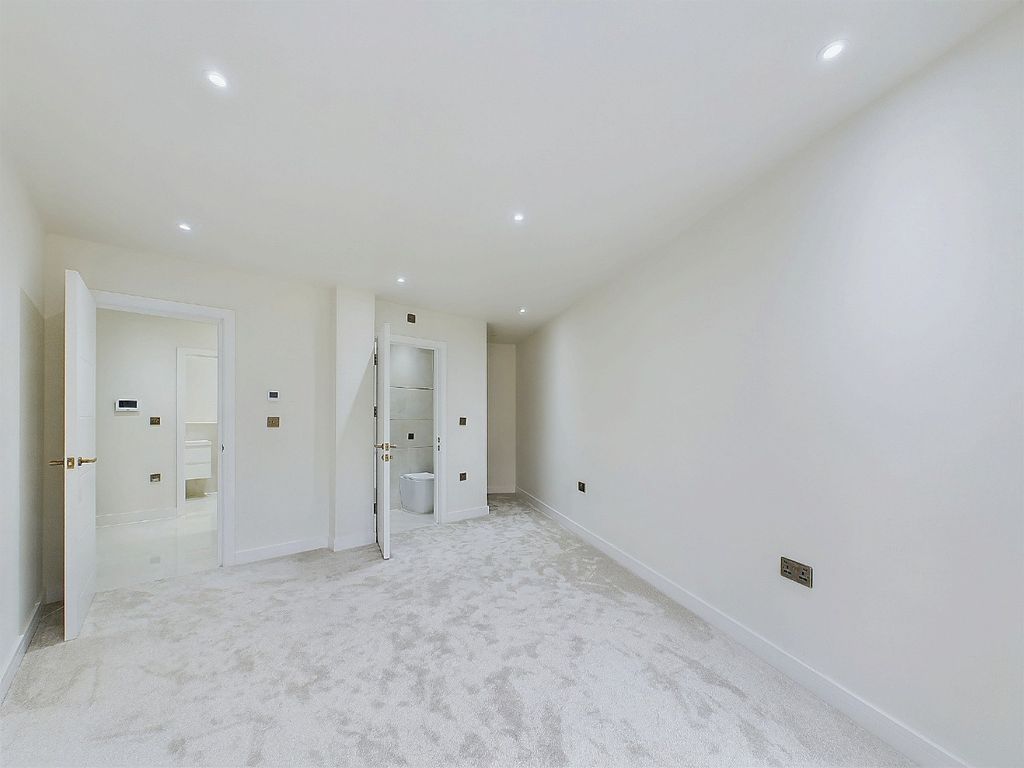 Additional image 5 of 2 bed flat for saleSilver Leaves, Southill Road, Chislehurst, Kent BR7