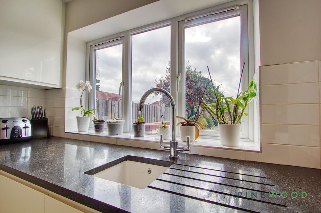 Additional image 10 of 5 bed semi-detached house for saleShaftesbury Avenue, Ashgate, Chesterfield, Derbyshire S40
