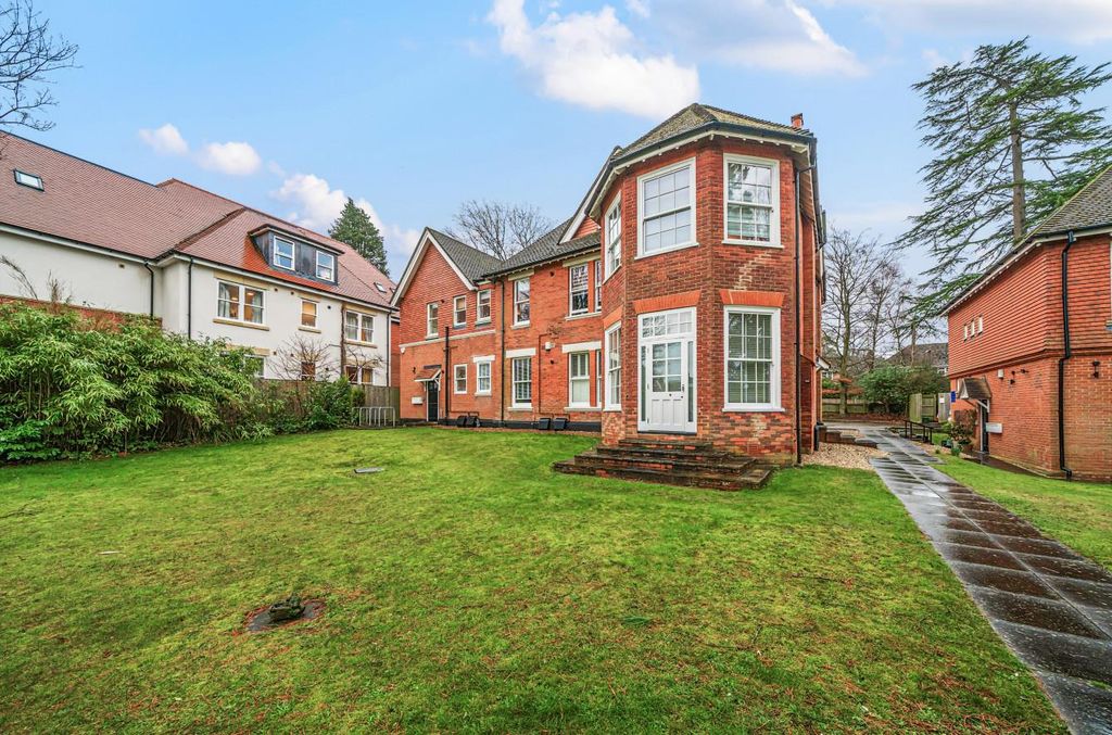 Additional image 9 of 2 bed flat for saleUpper Park Place, Upper Park Road, Camberley GU15