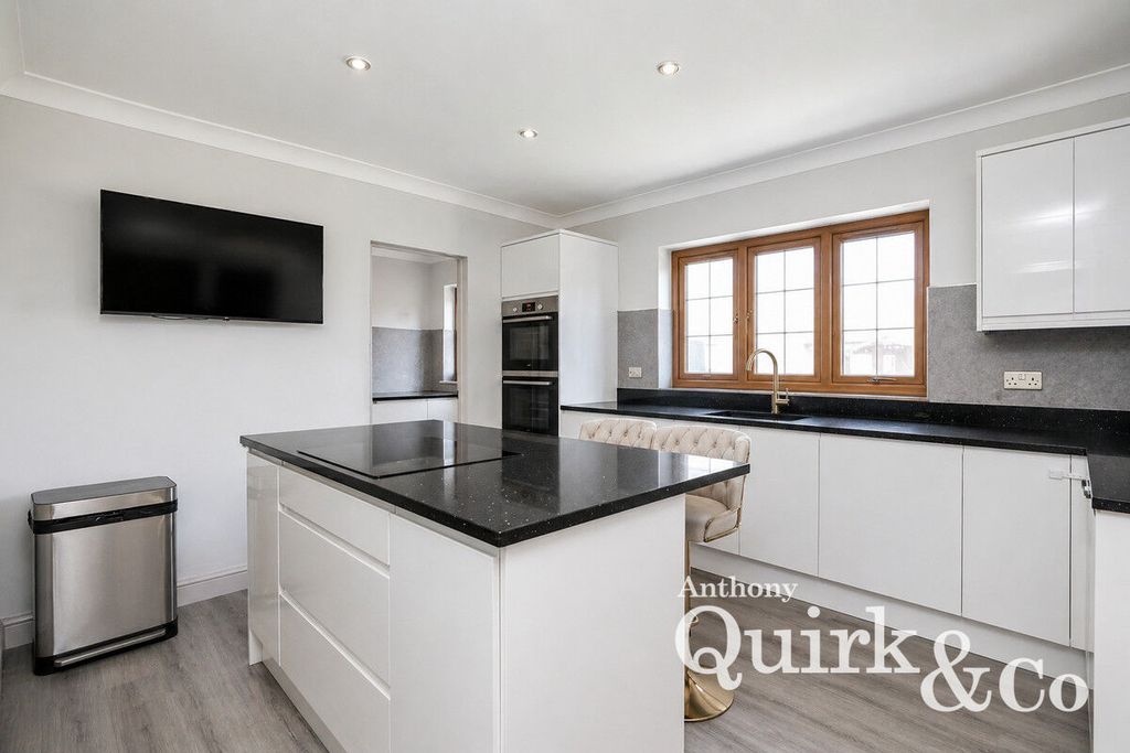 Additional image 12 of 4 bed detached house for salePrince William Avenue, Canvey Island SS8
