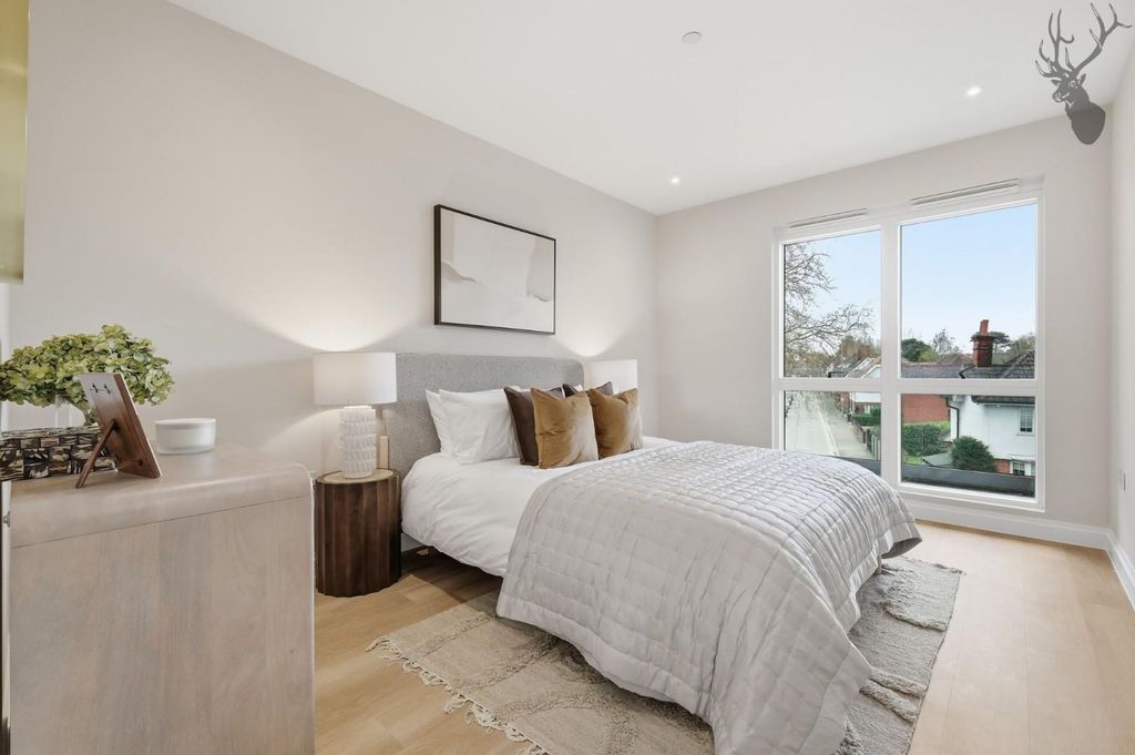 Additional image 13 of 2 bed flat for saleHigh Road, Chigwell IG7
