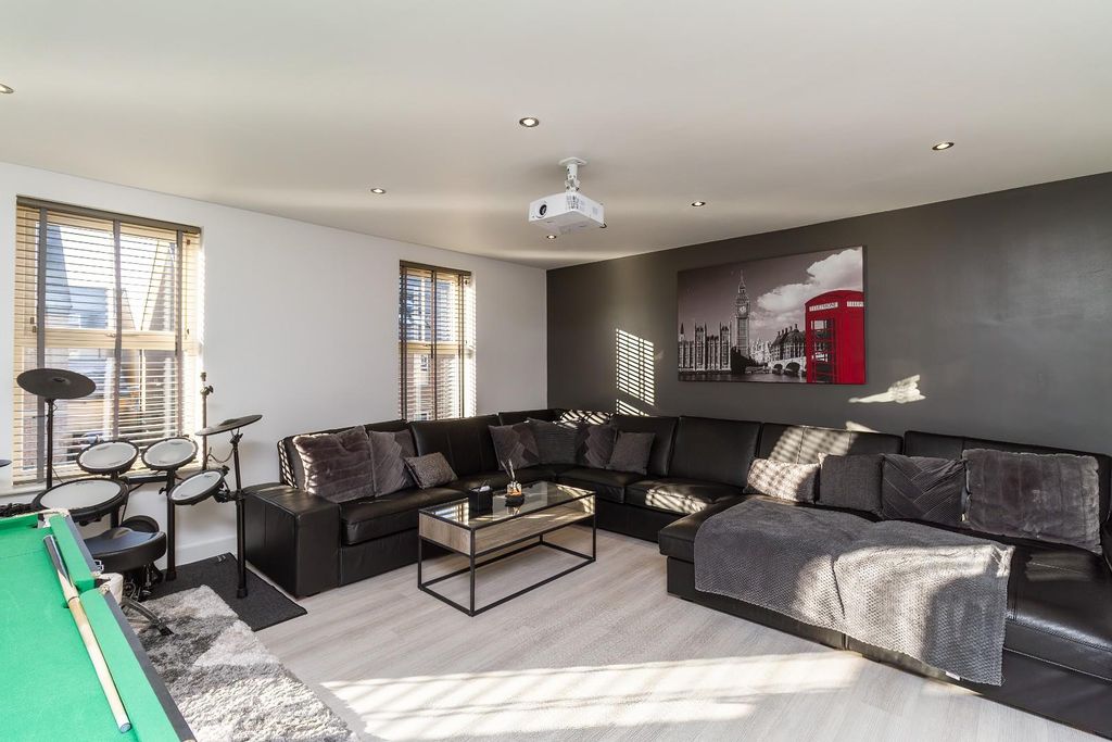 Additional image 8 of 5 bed detached house for saleColclough Close, Castleford WF10