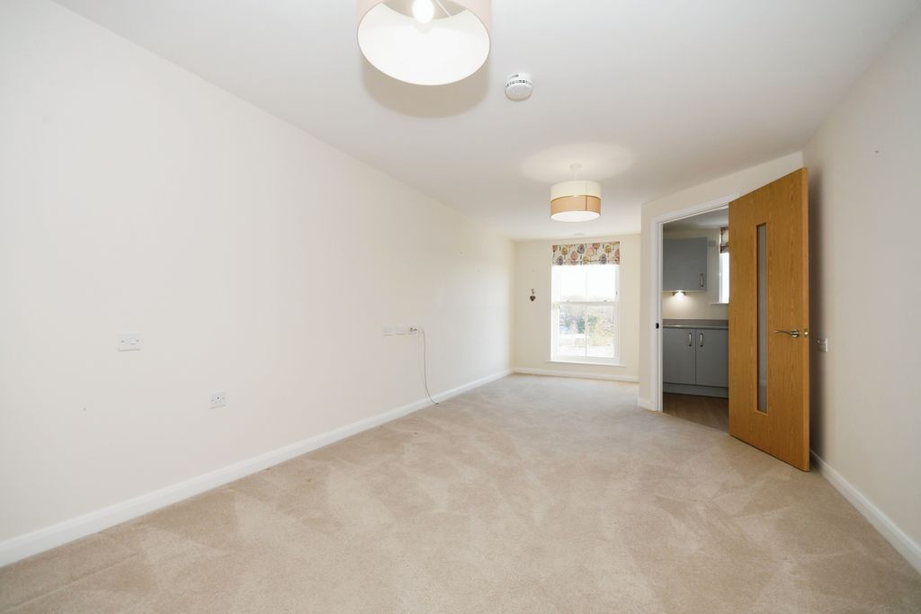 1 bed flat for saleStation Road, Buxton, Derbyshire SK17 photo 2