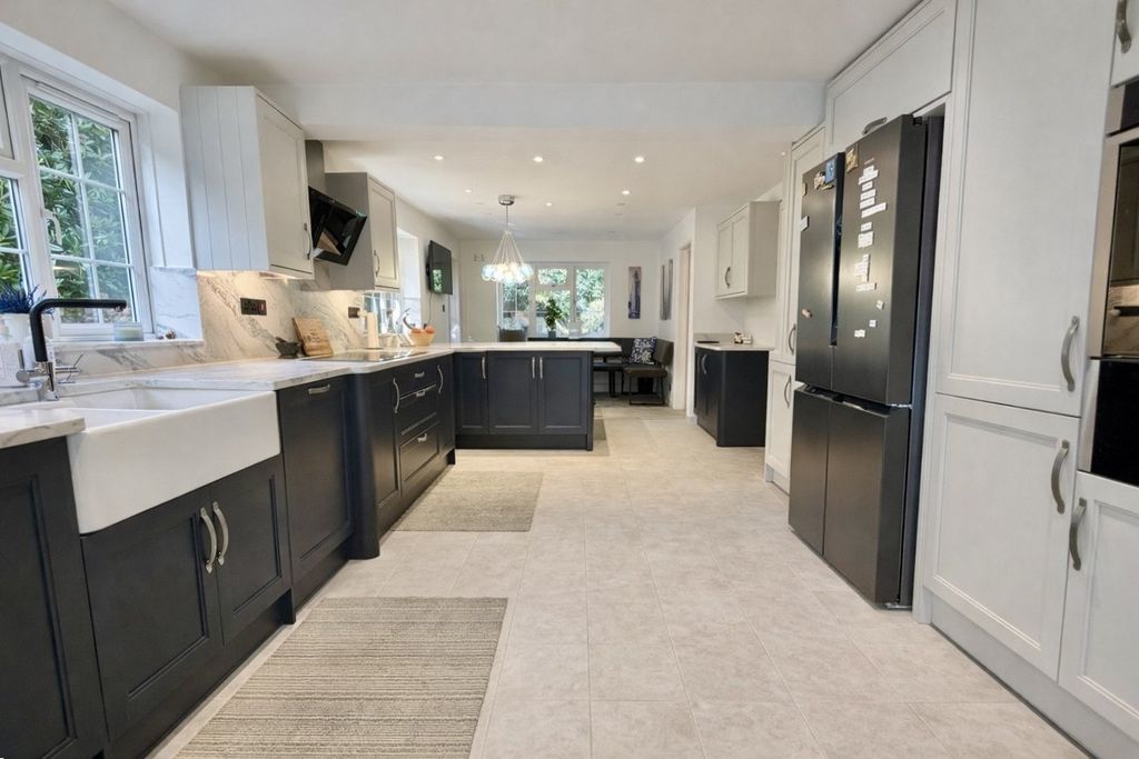 Additional image 4 of 4 bed detached bungalow for saleWalkers Ridge, Camberley GU15