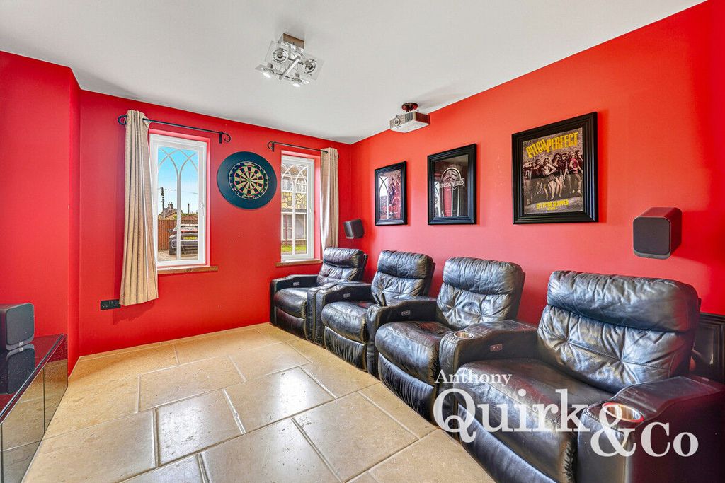 Additional image 15 of 4 bed detached house for saleHannett Road, Canvey Island SS8