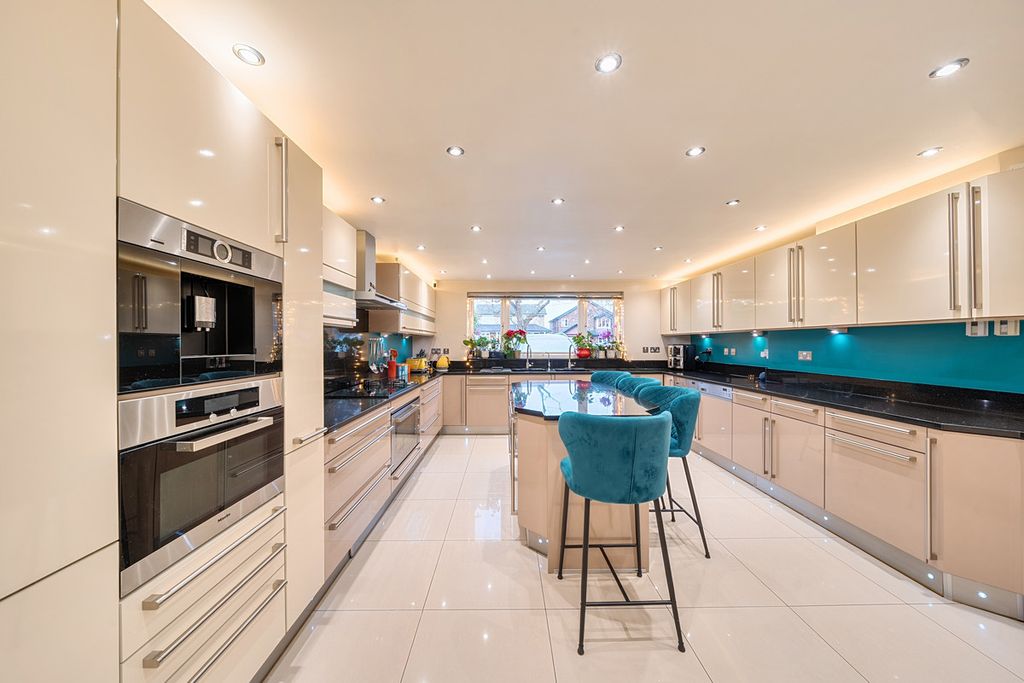 Additional image 12 of 5 bed detached house for saleHeathfield Road, Bushey WD23